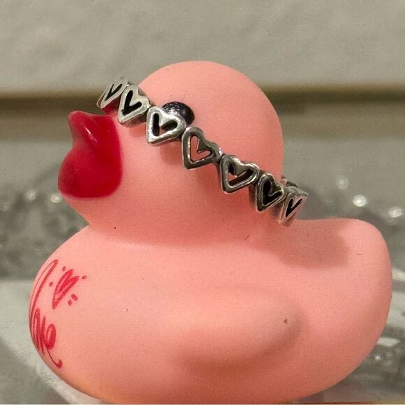 PANDORA Freehand Hearts Ring - Picture 3 of 4
